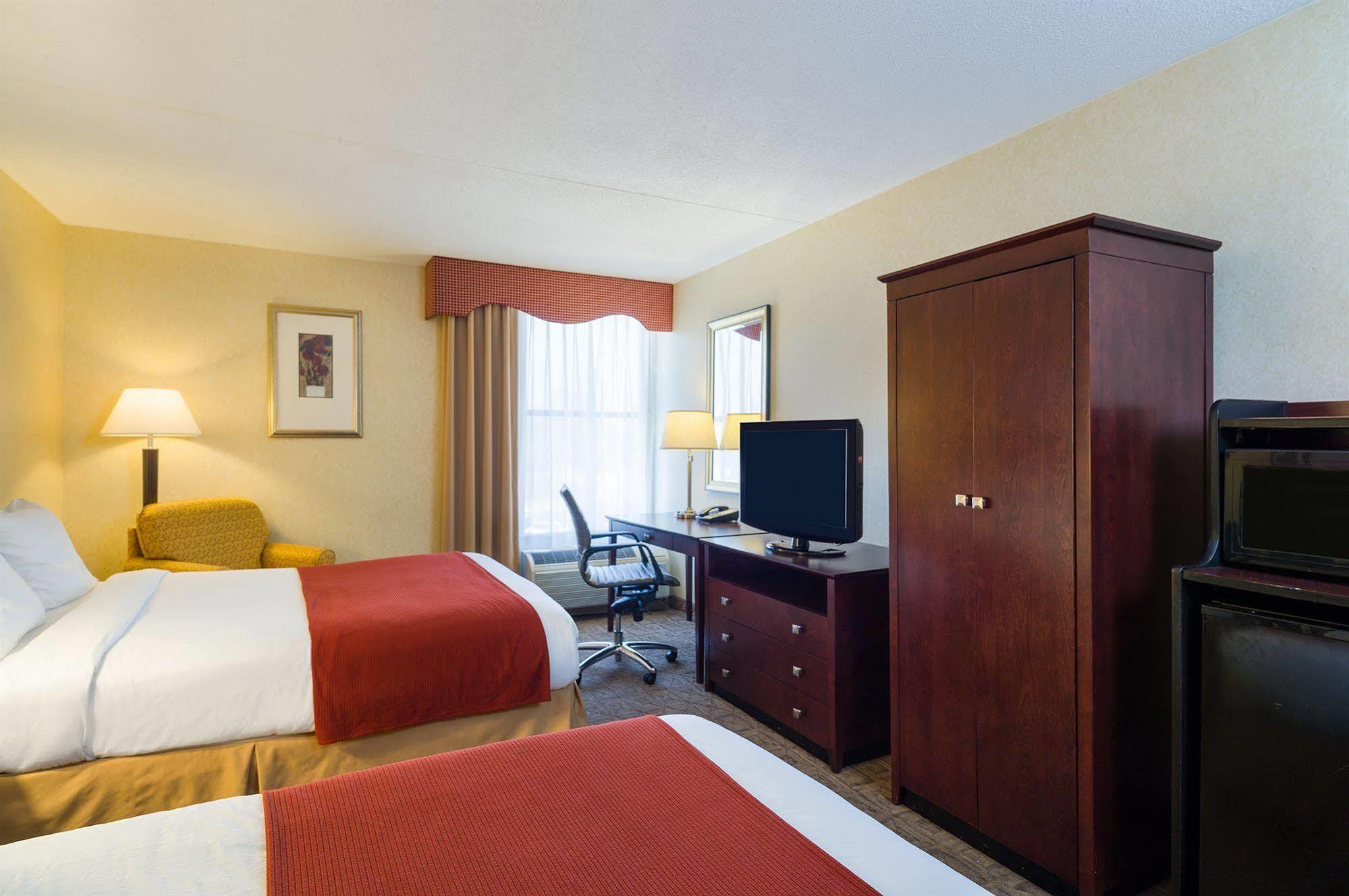 Holiday Inn Express Washington Dc East- Andrews Afb By Ihg Camp Springs Eksteriør billede